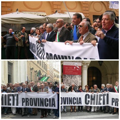 Alcuni momenti del corteo dello scorso 22 ottobre in difesa della Provincia