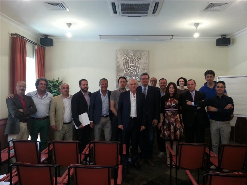 confindustria-foto-congiunta-(Medium).jpg