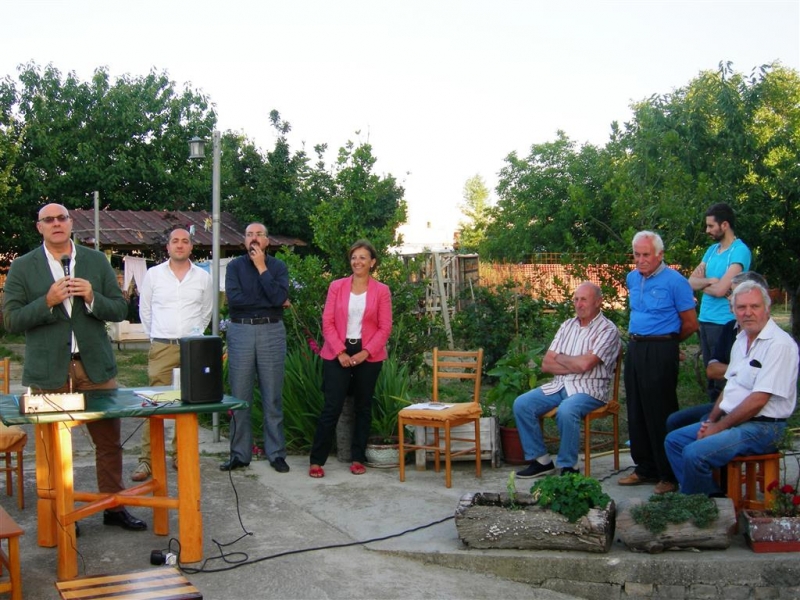 Foto-1-incontro-con-cittadini-residenti-via-Penne-(Medium).JPG