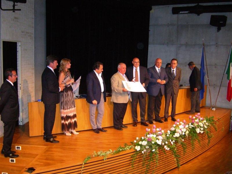 Foto-1-premiazione-geometri-(Medium).JPG