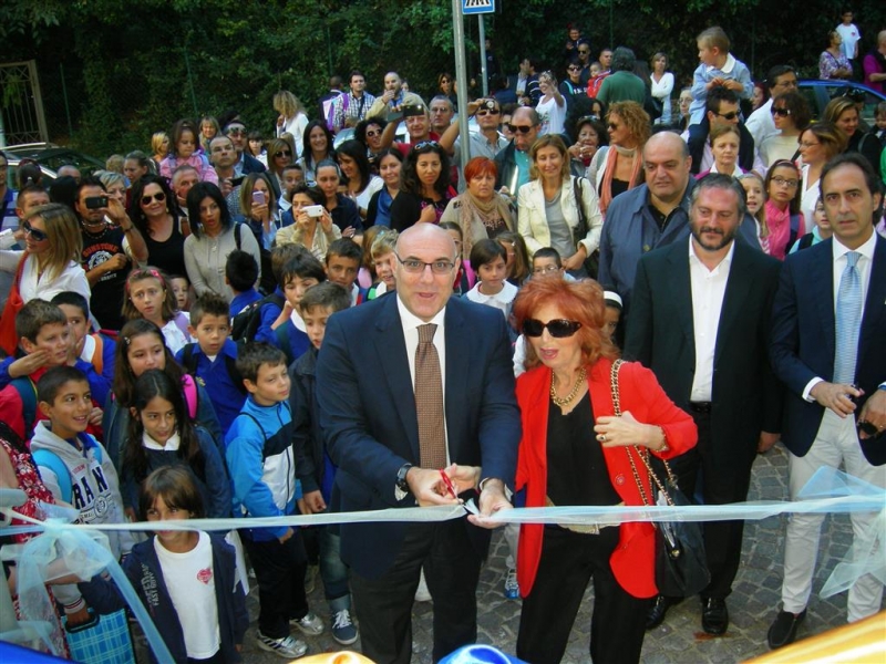 Taglio-del-nastro-Scuola-Cesarii.JPG