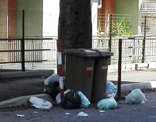Rifiuti-via-Papa-Giovanni-XXIII.jpg